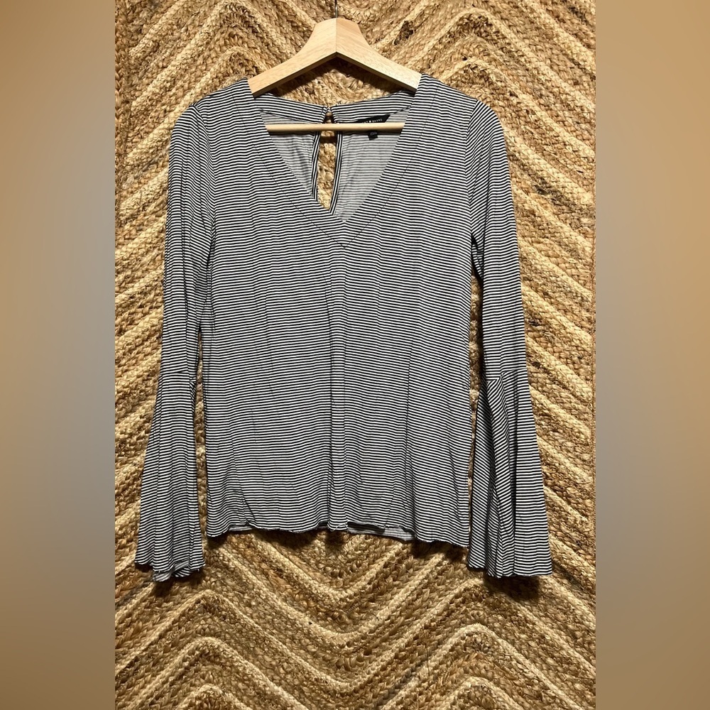 Lucky Brand Women's Striped Bell Sleeve Shirt,Size XS,V Neck,Great Condition